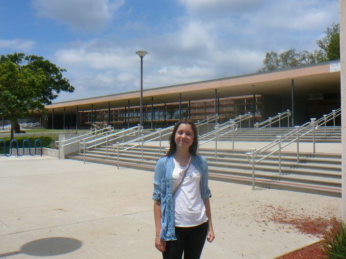 Véronique essaie d'imaginer sa mère avec 2200 autres élèves sur le campus de San Marcos.